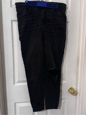 American Eagle Outfitters Black Skinny Jeans with Knee Rip
